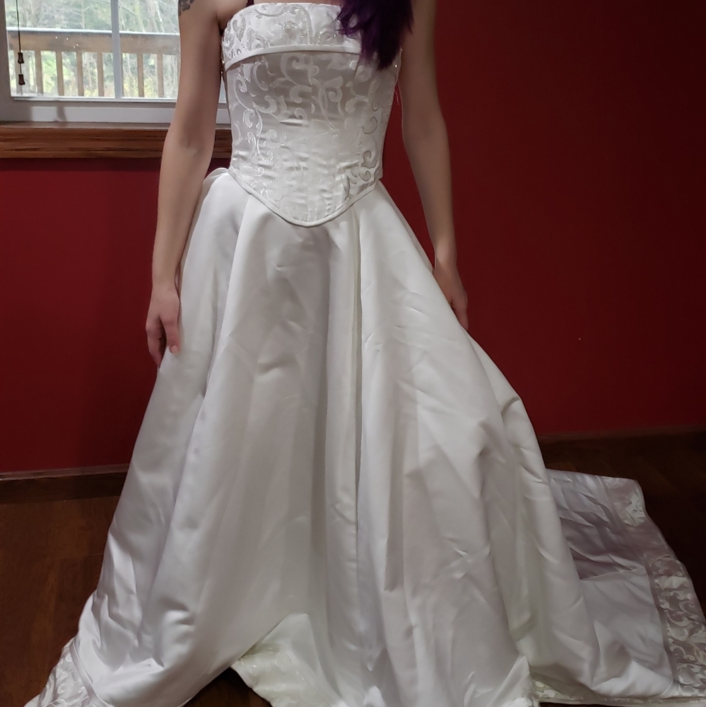 Novia wedding gown
